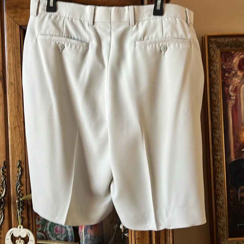 Alan flusser cream golf shortW36L21PolyesterMachine wash Flat Infrequently used - Picture 2 of 3
